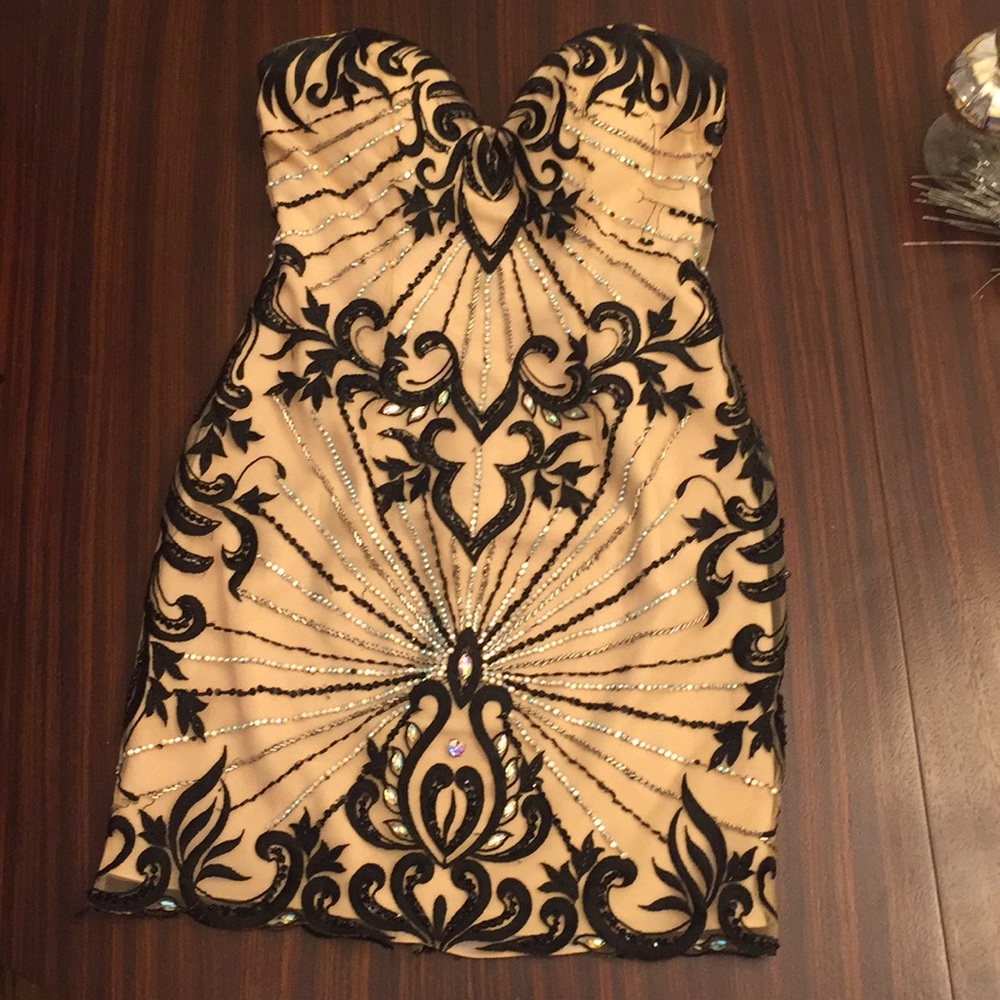 Party/cocktail Dress w/ gorgeous embellishments.
